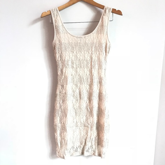 ⚜️WHITE LACE & SEQUIN BODYCON DRESS ⚜️ - Picture 3 of 4